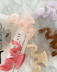 The Wavy Translucent Hair Claw