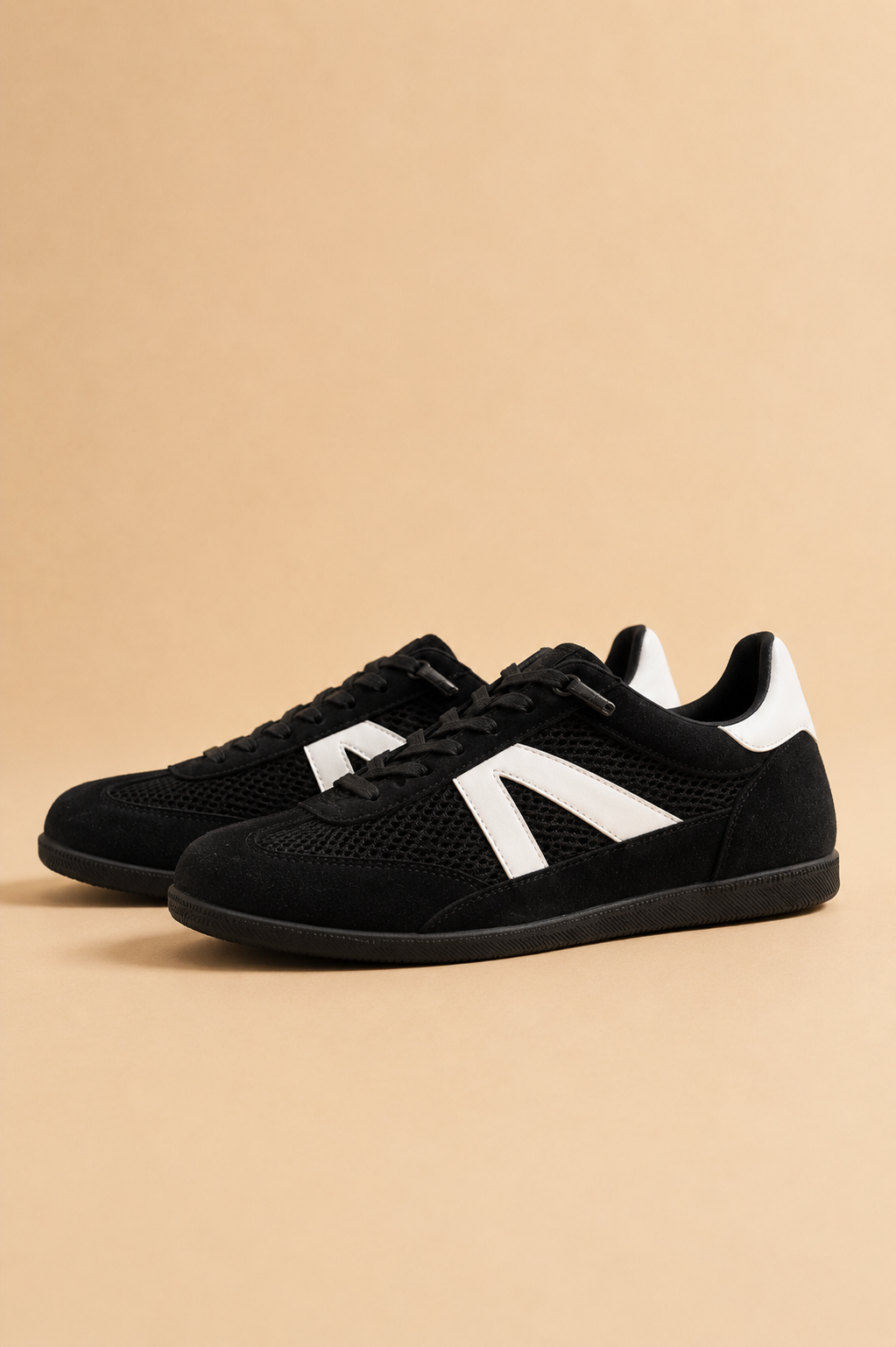 The Mathew Black Mesh Retro Sneaker