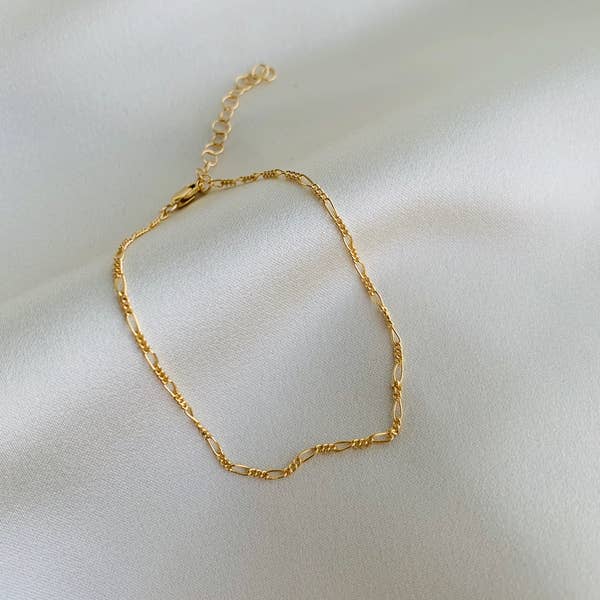 The Dolores Essential Minimalist Bracelet by Points Jewelry