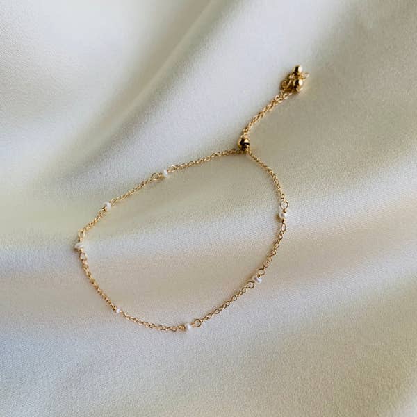 The Perla Minimalist Bracelet by Points Jewelry