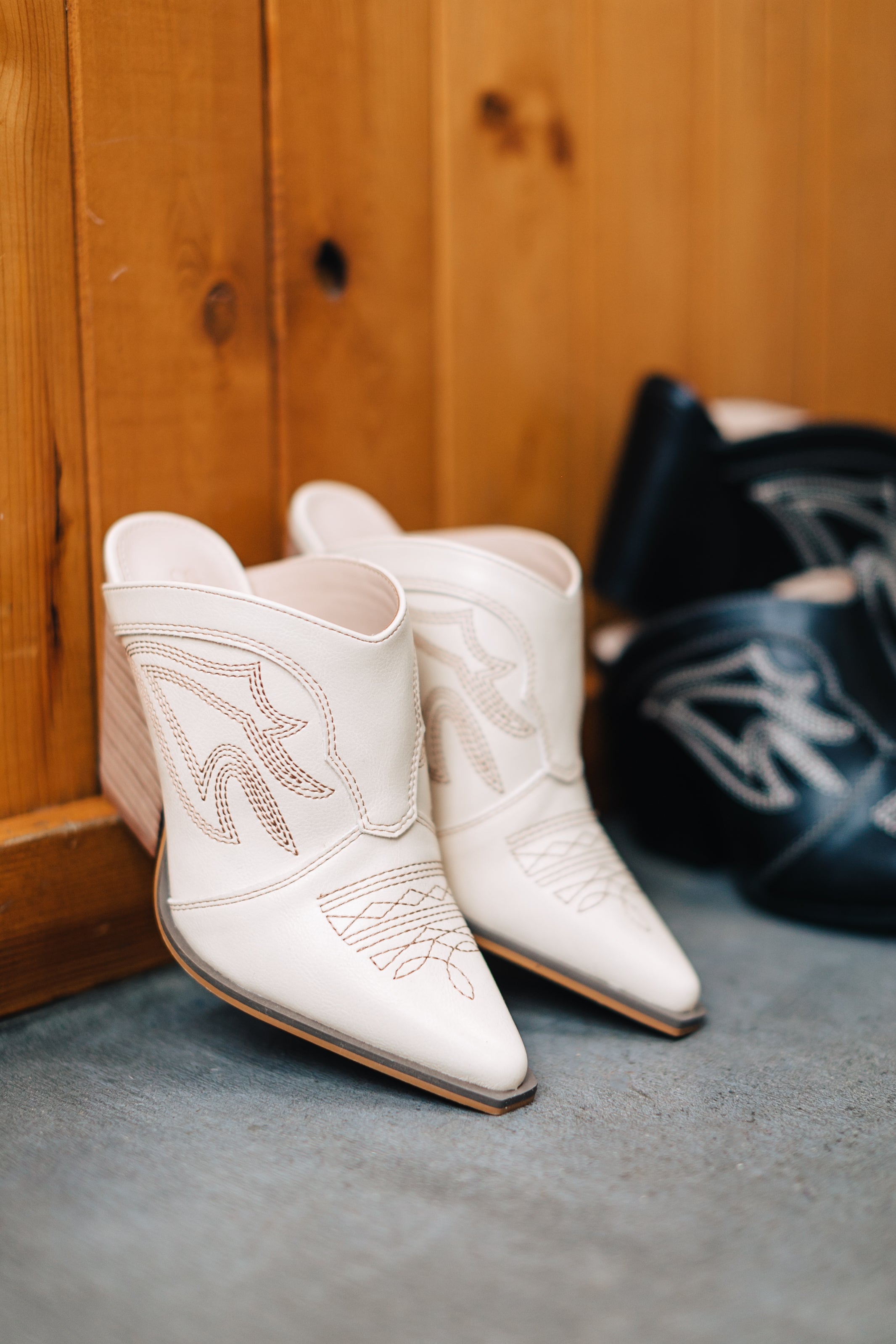 The Kiara Western Mule – Thread + Seed